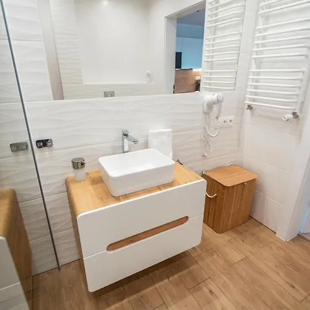Apartament Swierkowy 12 Dolina Szczescia * שצ'קלארסקה פוראובה